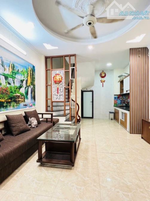Chỉ 5.1 tỷ có ngay nhà Thạch Bàn , Long Biên, DT 32m, 5 tầng, ô tô đỗ cổng - 1