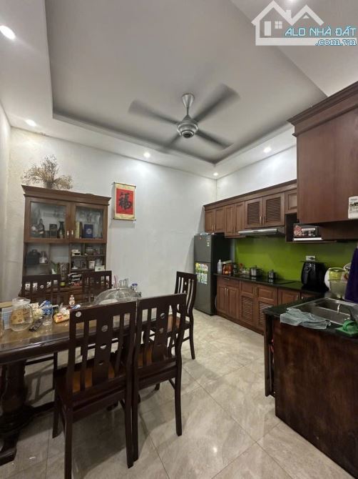 HOÀNG QUỐC VIỆT, CẦU GIẤY - 40M - 4 TẦNG - Ô TÔ ĐỖ CỬA - NGÕ THÔNG - GẦN PHỐ - Ở NGAY - 1
