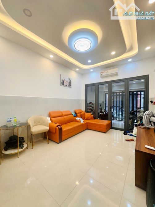 Bán nhà mới đẹp Huỳnh Văn Bánh, 50m2, 4 lầu, hẻm xe hơi,  chủ nhiệt bán giảm còn 9tỷ - 1