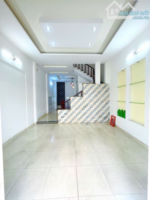 Nhỉnh 5 tỷ, Đ Lê văn Quới, gần bốn xã, qua tên lửa 5p, 70m2, ngang 5m, hxt. - 1