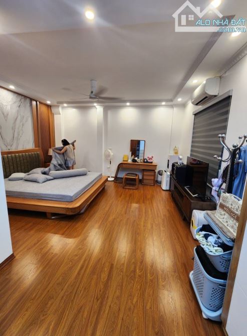 CẦN BÁN GẤP NHÀ LƯƠNG SỬ ĐỐNG ĐA 45m2, 5T, MT6,1m GIÁ 9.99 TỶ - 1