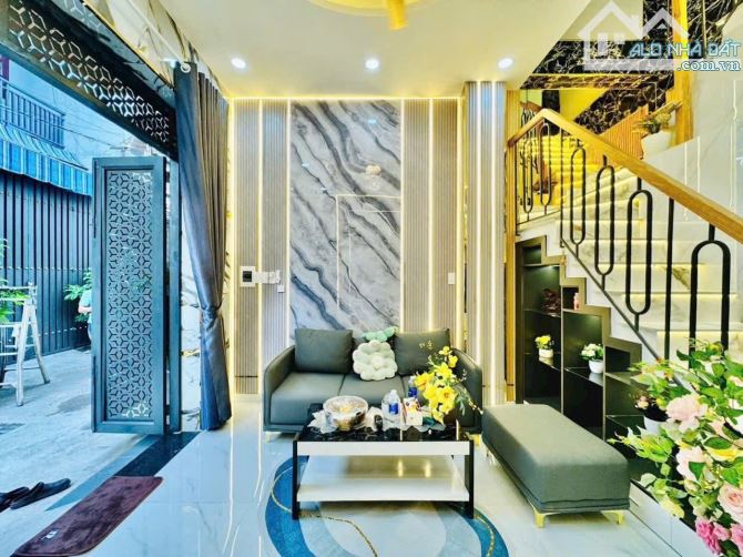 Bán gấp! HẺM 31 UNG VĂN KHIÊM 3tỷ588 cách ĐH Hutech chỉ 50m Dt 48m2(4x12) - 1