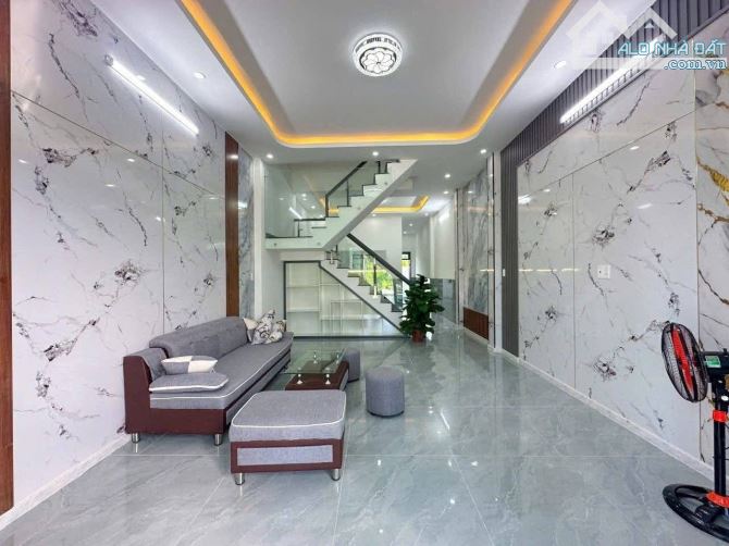 Bán nhà lầu gần ngã 3 đèn Vàng công ty Changshin - 1
