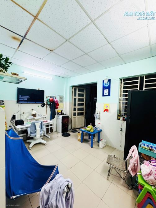 Chỉ 5.5 tỷ TL, Nhà 2 tầng, 4x13m, 56m2, 3PN, gần CC Bàu Cát 2, - 1