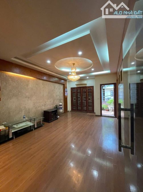 Bán nhà 5 tầng  Nguyễn Văn Huyên 70m 25.5 tỉ. - 1