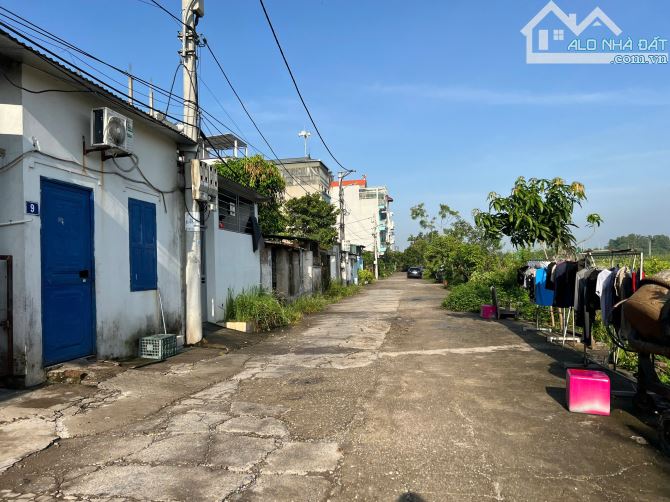 Chính chủ cần bán gấp mảnh đất thổ cư hai mặt thoáng tại trung tâm khu Viện Rau, Trâu Quỳ - 1