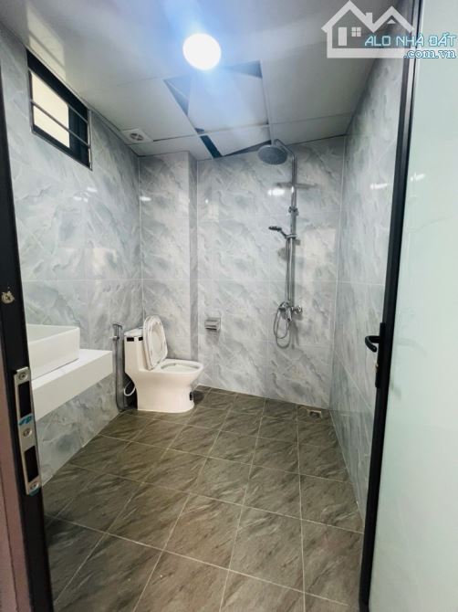 NHÀ 5T XÂY MỚI DT 30m - GIÁ 4,05 tỷ - Ô TÔ ĐỖ TRƯỚC NHÀ - 1