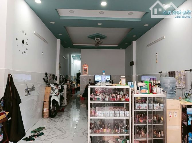 MẶT TIỀN NHÀ gấp bán đường Hoàng Minh Đạo, 68m2, dài 19m Quận 8 - 1