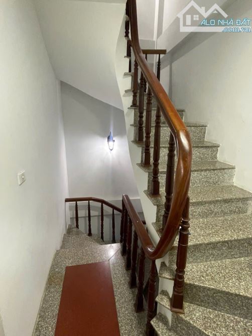 BÁN NHÀ HÀO NAM ĐỐNG ĐA 28m 4Tầng Mt 3m GIÁ 5.8 TỶ NGÕ THÔNG 2 THOÁNG KINH DOANH. - 1