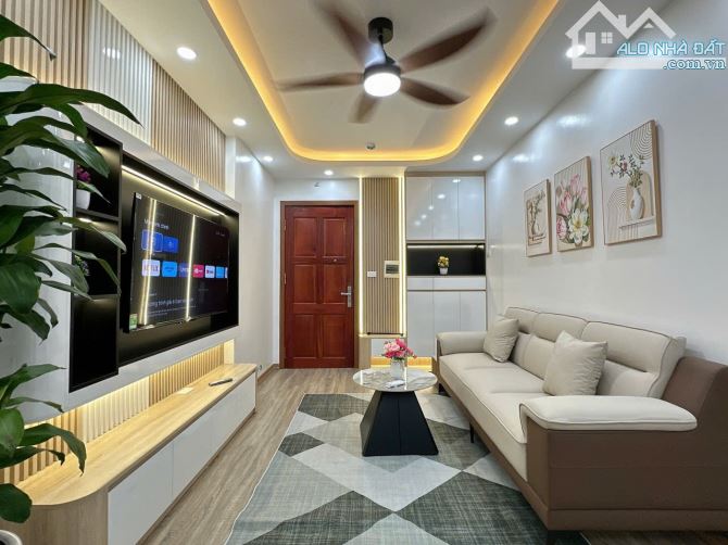 - Bán nhà Trần Cung, 10m ô tô, sát phố, nội thất xịn sò, 44m2, 9.3 tỷ. - 1