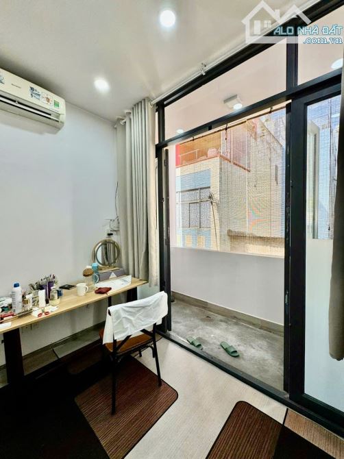 Bán gấp nhà Nguyễn Thiện Thuật, Q3. Giá 6 tỷ 7. DT 52m2. 4X12m. 4 tầng. Hẻm XH 6m - 1