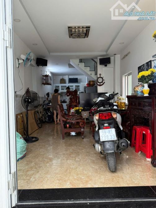 Nhà Tây Sơn Tân Phú - 2 Tầng DT 64m CN Đủ - Giá Nhỉnh 4 Tỷ - 1
