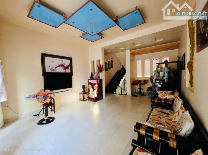 Cần Bán Nhà 1 Trệt 3 Lầu Đường Nội Bộ Trần Khắc Chung 107M2 (5.2x20.5) - Giá: 10.8Tỷ (BL) - 1