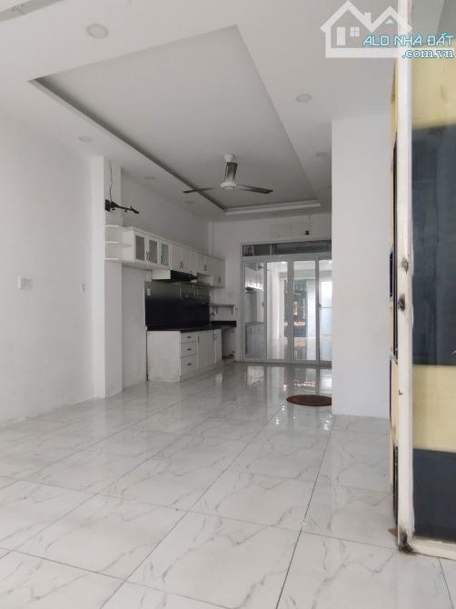 Nhà Hẻm 3 Gác 1/ Đoàn Văn Bơ, P.14, Quận 4 | 4,5 x 10 | Trệt 2 Lầu | 2PN 2WC | Giá 13tr - 1