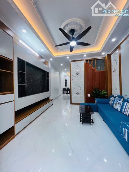 Bán nhà Trần Cung, lô góc, 10m ô tô, sát phố, nội thất xịn sò, 39m2, 9.3 tỷ. - 1