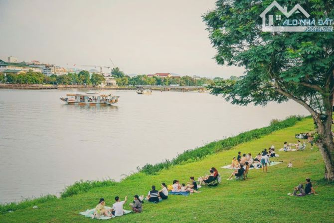 BÁN KHÁCH SẠN MẶT TIỀN GẦN CẦU TRƯỜNG TIỀN THÀNH PHỐ HUẾ 108M2 4 TẦNG 16 TỶ - 1
