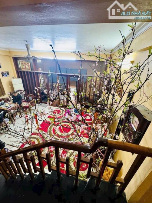 Bán nhà Triều Khúc khu phân lô căn góc 2 mặt thoáng ô tô đỗ cửa đầy đủ nội thất ở ngay DT - 1