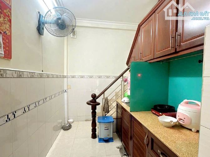 Cần bán nhà Quận 4, 2 lầu sân thượng hẻm Đoàn Văn Bơ - 1