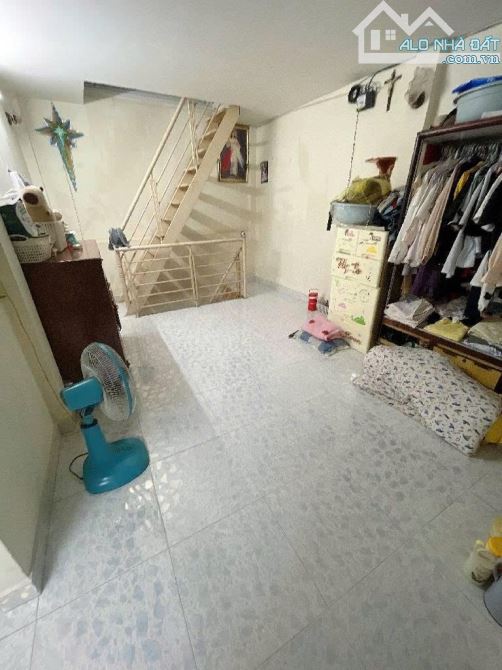 MT hẻm Hồ Thị Kỉ - dòng tiền 18tr - 30m2 (5.7x4.9) - 3T 2PN 2WC - HXH 4m - dưới 6 tỷ - 1