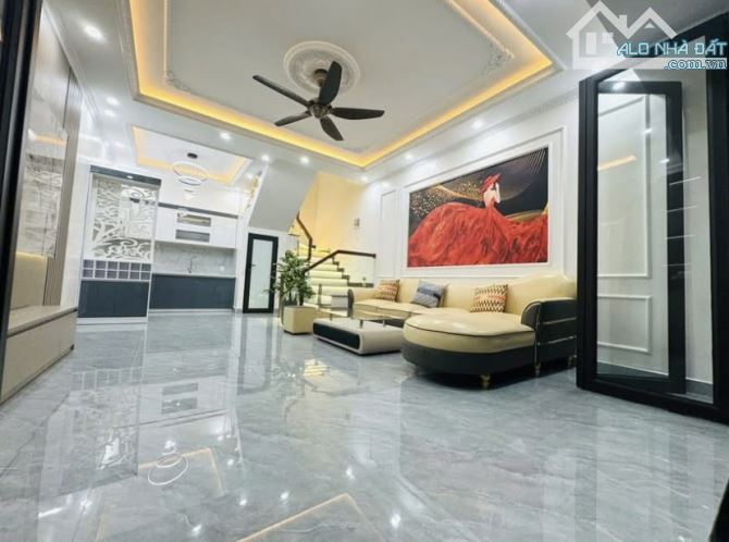 BÁN NHÀ MỚI 5 TẦNG – PHỐ LẠC LONG QUÂN – VÀI BƯỚC RA HỒ TÂY – KHU VỰC VIP- HƠN 8 TỶ