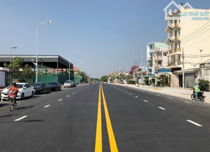 Bán lô 100m2 mặt tiền rộng cực đẹp ngay cầu Cát Lái-Sổ sẵn chỉ 1 tỷ6 - 1
