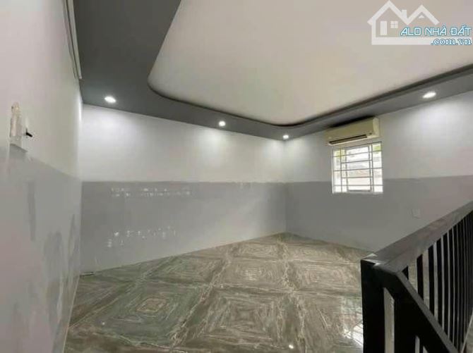 BÁN DÃY TRỌ 4 PHÒNG + NHÀ 1 LẦU MẶT TIỀN TRƯỚC SỔ RIÊNG 1ty200tr - 1