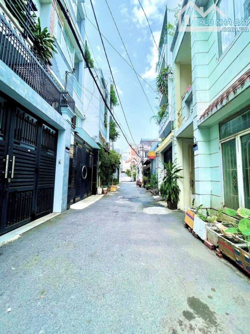 Ngay Khu VIP Bến Hải - ĐH Văn Lang - Sát Mặt tiền Dương Quảng Hàm - HXH - 3 tầng 4PN đẹp - 1