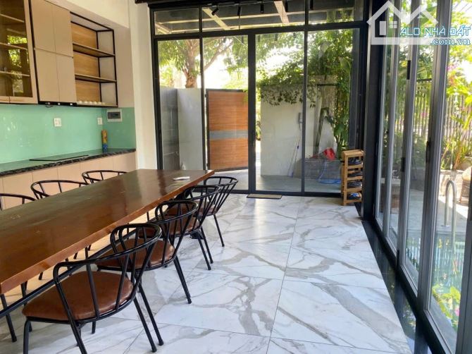 SIÊU PHẨM VILLA  GÓC 2 MẶT TIỀN – THIẾT KẾ HIỆN ĐẠI, CÓ HỒ BƠI – DÒNG TIỀN KHỦNG 🔥 - 1