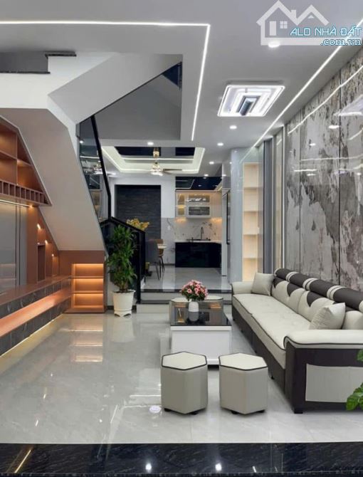BÁN GẤP NHÀ TRONG THÁNG Đ.HUỲNH TỊNH CỦA,QUẬN 3. GIÁ 3TỶ910/60M2(4MX15M).SỔ SẠCH HOÀN CÔNG - 1