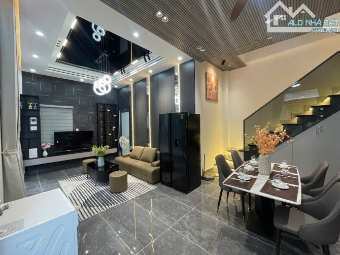 Nhà 3 tầng Hoàng Diệu – Hai mặt kiệt ô tô – Ngang 6.1m hiếm, giá chỉ 4.78 tỷ - 1