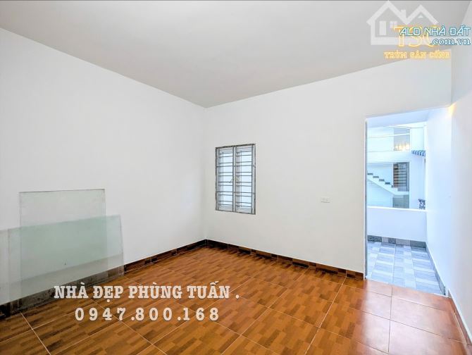 P Tuấn... Nhà đẹp mặt ngõ to oto tránh nhau, tại Nguyễn Văn Linh - 1