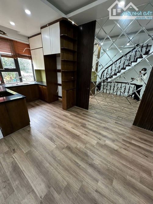 Siêu phẩm tiền vừa mặt phố, MT lớn, nhà xây đẹp Hoàng Văn Thái DT22m2 xây 6T MT4.6m 10.8ty - 1