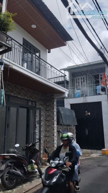 Bán Nhà Mặt Tiền hẻm Lô góc, 40m2, 2 Tầng, ngang 4,2m Đường thông sằm uất - 1