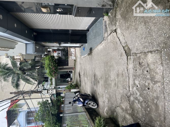Bán nhà lô góc trung tâm Hoàng Mai - ô tô đỗ cửa, 2 thoáng, view hồ trước nhà, mót bán - 1
