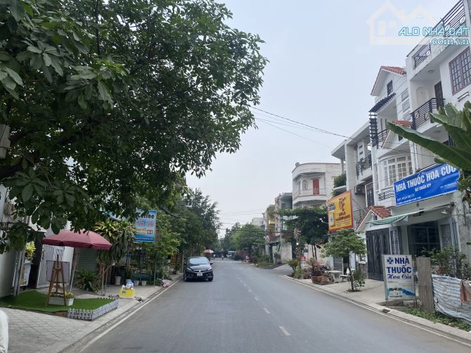 Lô Góc 2 mặt tiền đường kinh doanh - 125m2 - sổ hồng riêng - Đường thông Bờ bao sông SG và - 1
