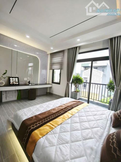 Bán nhà đẹp an phú đông q12 ,sát gò vấp full nội thất 4T đường 12m chỉ hơn 6 tỷ - 1