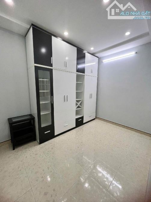 Nhà 3 tầng cực đẹp, gần ĐH Luật, 50m2, nhỉnh 5 tỉ - 1
