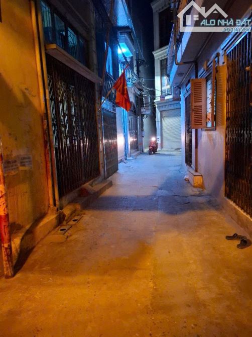 1.	Bán nhà riêng Bằng B, Hoàng Liệt, DT 43m2, 4 tầng, cách đường ô tô 30m, SĐCC - 1