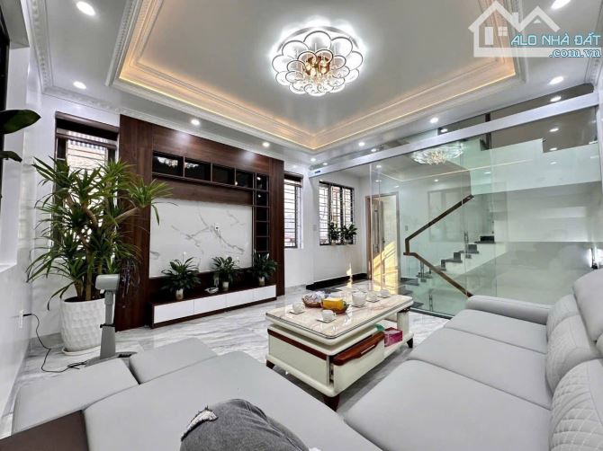 Bán nhà Trần Cung, lô góc, 10m ô tô, sát phố, nội thất xịn sò, 43m2, 10 tỷ. - 1