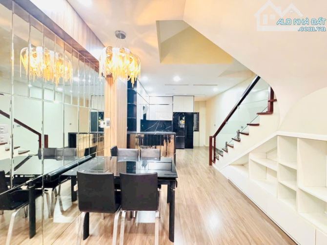 NHÀ ĐẸP NGỌC LÂM- NGUYỄN VĂN CỪ * DT 60M2, MT 4M, 5 TẦNG, Ô TÔ THÔNG, FULL NỘI THẤT, GARA - 1