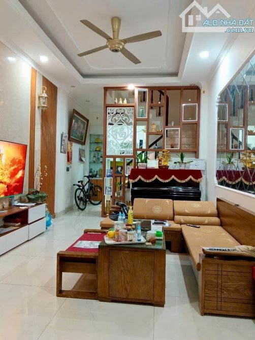 P/lô Nguyễn Viết Xuân 50m 4 tầng MT rộng giá 11 tỉ, ô tô đỗ cổng, hiếm nhà bán - 1