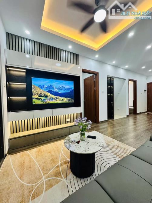Bán nhà Trần Cung, 10m ô tô, sát phố, nội thất xịn sò, 41m2, 9.9 tỷ. - 1