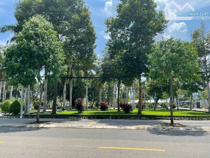NHÀ ĐỐI DIỆN CÔNG VIÊN - ĐƯỜNG  NGUYỄN VĂN HƯỞNG, TP BÀ RỊA1 trệt, 1 lầu, 2 Phòng - 1