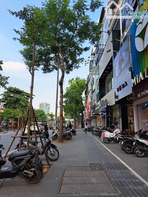 VĂN QUÁN - Q. HÀ ĐÔNG - 69M - 19 TỶ - PHÂN LÔ VIP - 3 Ô TÔ TRÁNH - VỈA HÈ RỘNG 2 BÊN - 1