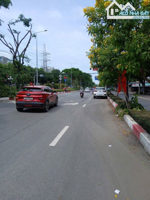 Bán Khách Sạn 4 Lầu 15 Phòng Mặt Tiền Đường 3 tháng 2 ( DT:104M2 ) - Gần Biễn Bãi Sau. - 1