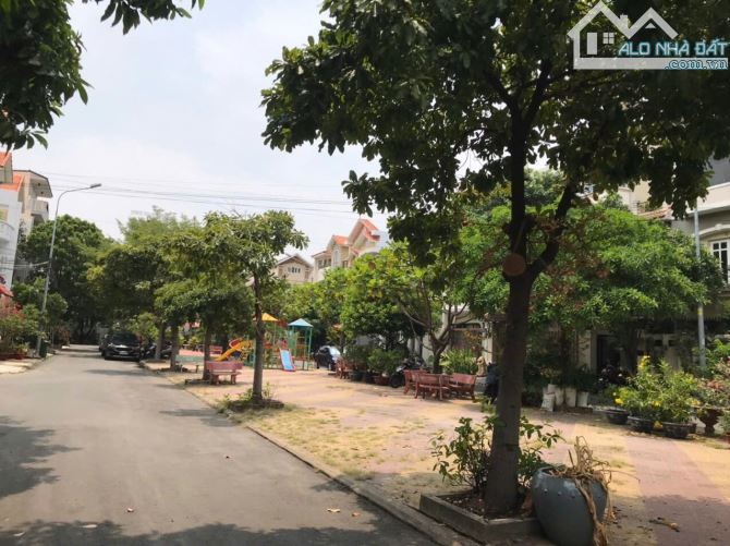 Bán nhà đối diện CÔNG VIÊN - cách SÔNG 80m, cách TRẦN NÃO 150M. DT 6,8x19M. Giá 32 tỷ TL - 1