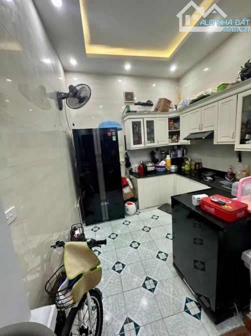 KHƯƠNG TRUNG, NGAY HỒ ĐẦM ĐỒNG, 100M RA NGÕ OTO, 6.45 TỶ 4 TẦNG 30M2, SỔ ĐỎ VUÔNG VẮN - 1