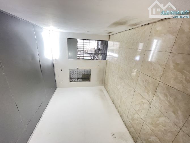 Bán gấp nhà 2 tầng Cầu Giấy (chủ xác định bán đất), 33m2, gần phố, cach 200m ra đường ô tô - 1