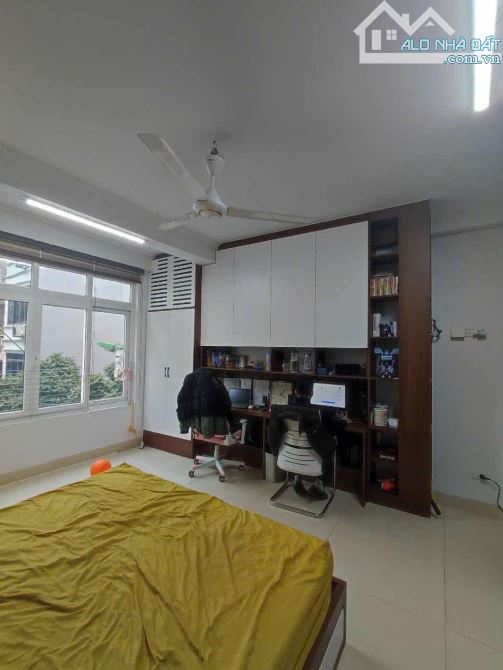 Bán Nhà Phân Lô Chiến Thắng 35m2 6 Tầng MT 4.4m Giá 12.1 Tỷ - 1