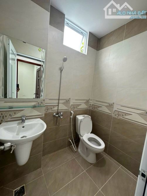 BÁN NHÀ ĐẸP 3 TẤM GẤP TẠI Q4 GIÁ 5TỈ 790 TL VỊ TRÍ 1/ KHU DÂN CƯ DT 5.9*9 GIÁP Q1 - 1